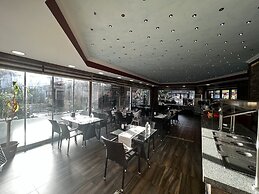 Dolphin Park Hotel