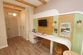 Dolphin Park Hotel