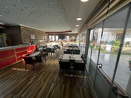 Dolphin Park Hotel