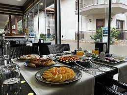 Dolphin Park Hotel