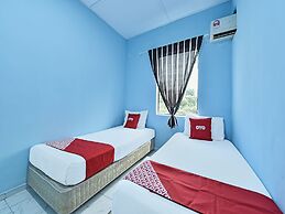 OYO 90708 D'kuala Waterfront Chalet & Boat Charters