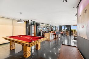 Villa Skyfall