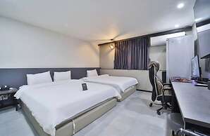 Hotel Advance
