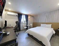 Hotel Advance