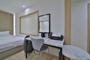 Hotel Advance