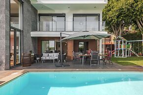Pool, sun and sea View - Villa das Quebradas