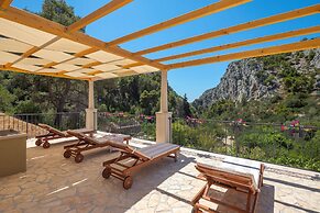 Rustic luxury villa Fulmin