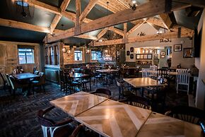 Cat & Lion Country Pub and Hotel