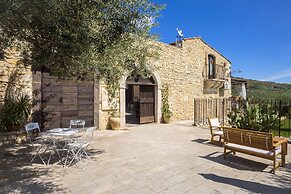 Masseria Fortificata Lo Zafferaneto
