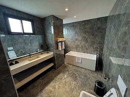 HOTEL EVEREST RDC
