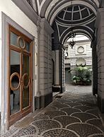 Elegant Apartment at Chiaia