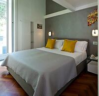 Elegant Apartment at Chiaia