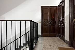 Elegant Apartment at Chiaia