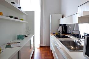 Elegant Apartment at Chiaia