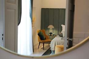 1940 Luxury Accommodations - Diamante Boutique Apartment