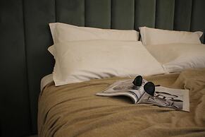 1940 Luxury Accommodations - Diamante Boutique Apartment