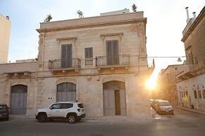 1940 Luxury Accommodations - Diamante Boutique Apartment