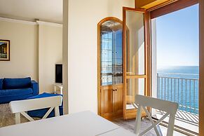 Ortigia Seafront Apartment by Wonderful Italy
