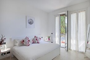 Shelley Apartments - Waves by Wonderful Italy