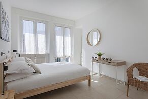 Shelley Apartments - Waves by Wonderful Italy