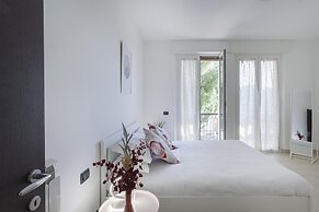 Shelley Apartments - Waves by Wonderful Italy