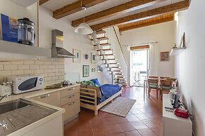 Salomone Apt 8 With Balcony by Wonderful Italy