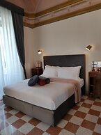 1940 Luxury Accommodations - Rubino Boutique Apartment