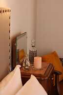 1940 Luxury Accommodations - Rubino Boutique Apartment