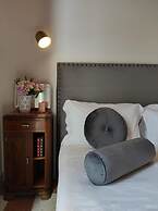 1940 Luxury Accommodations - Rubino Boutique Apartment