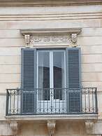 1940 Luxury Accommodations - Rubino Boutique Apartment