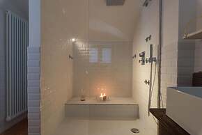 1940 Luxury Accommodations - Rubino Boutique Apartment