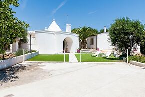Villa d Itria Trullo Pool by Wonderful Italy