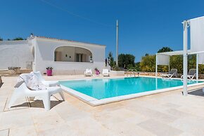 Villa d Itria Trullo Pool by Wonderful Italy