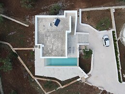 Charming Villa With Pool by Wonderful Italy