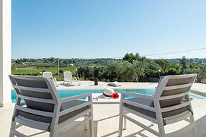 Charming Villa With Pool by Wonderful Italy