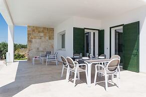 Charming Villa With Pool by Wonderful Italy