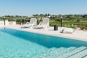 Charming Villa With Pool by Wonderful Italy