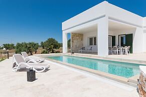 Charming Villa With Pool by Wonderful Italy