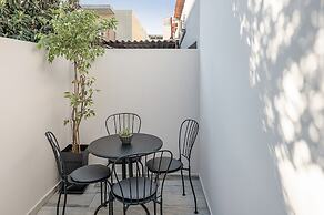 Elvira City Apartment