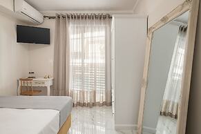 Elvira City Apartment