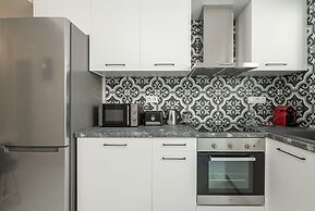 Elvira City Apartment