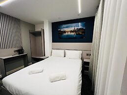 Ilford Grand Hotel
