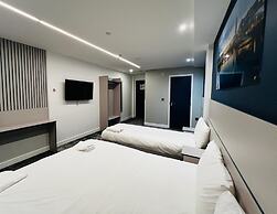 Ilford Grand Hotel