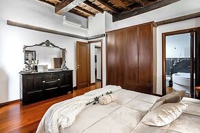 Trevi Fountain Luxury Guesthouse
