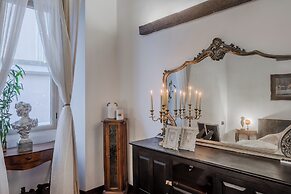 Trevi Fountain Luxury Guesthouse