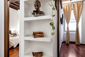Trevi Fountain Luxury Guesthouse