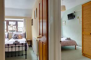 Charming Historical Cottage in Scarborough