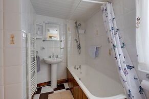 Charming Historical Cottage in Scarborough