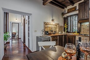 Trevi Fountain Stylish Guesthouse