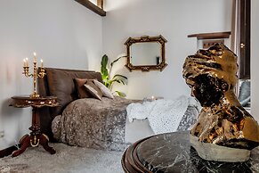 Trevi Fountain Stylish Guesthouse